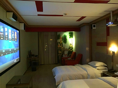 看电影也能“葛优躺”——Vivitek(丽讯)DH558投影打造株洲“影院酒店”