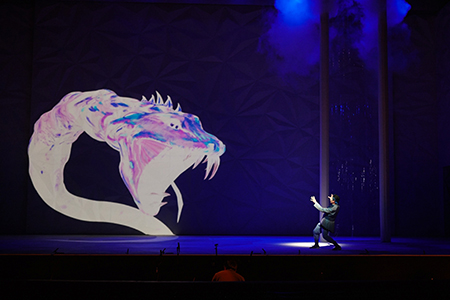 科视Christie Roadster投影机在韩国《魔笛》歌剧表演上呈现精彩绝伦的视觉效果