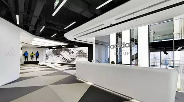 小鸟科技全力打造上海阿迪达斯总部展厅融合项目