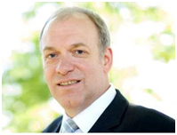 Sennheiser与光荣退休的gerhard tammen道别，他已在此工作15年