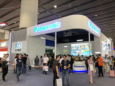 松下工程投影机引领2018年户外亮化新风向!