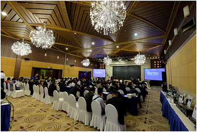 “预见”最美新疆,“携手”并肩前行